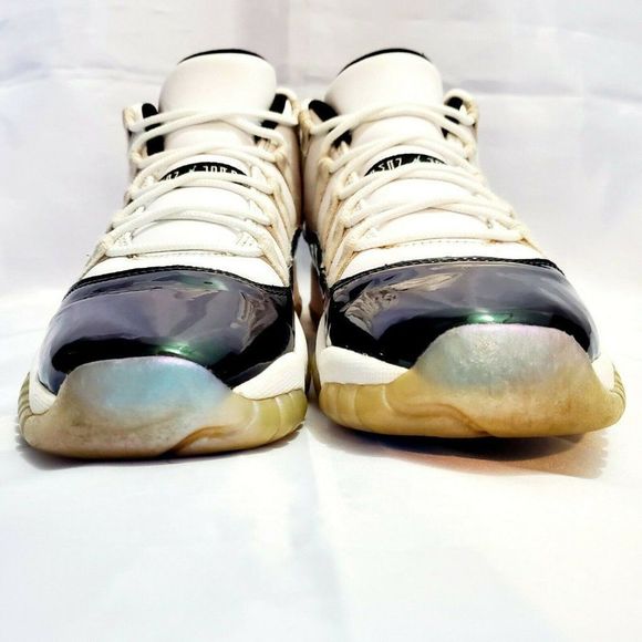 Air Jordan 11 Retro Low Emerald 2017 - Size 7y women's 8.5, 528896 145 - Picture 2 of 11